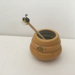 Honey container with spreader